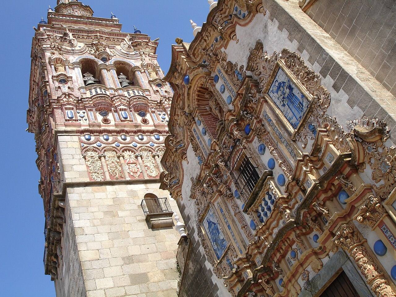 La torre de cerámica vidriada de San Bartolomé, uno de los imprescindibles que ver en Jerez de los Caballeros