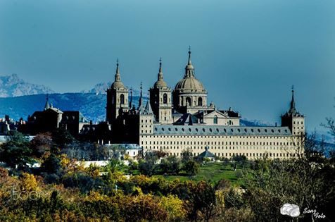 Calles y plazas empedradas que ver en El Escorial junto al monasterio