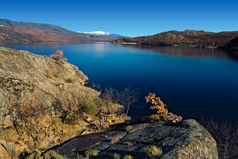 Panorámica del Lago de Sanabria, junto a Ribadelago Nuevo, el mayor lago glaciar de España