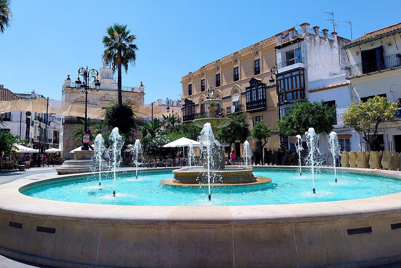 Terrazas en la Plaza del Cabildo, el mejor sitio para empezar a tapear en Sanlúcar