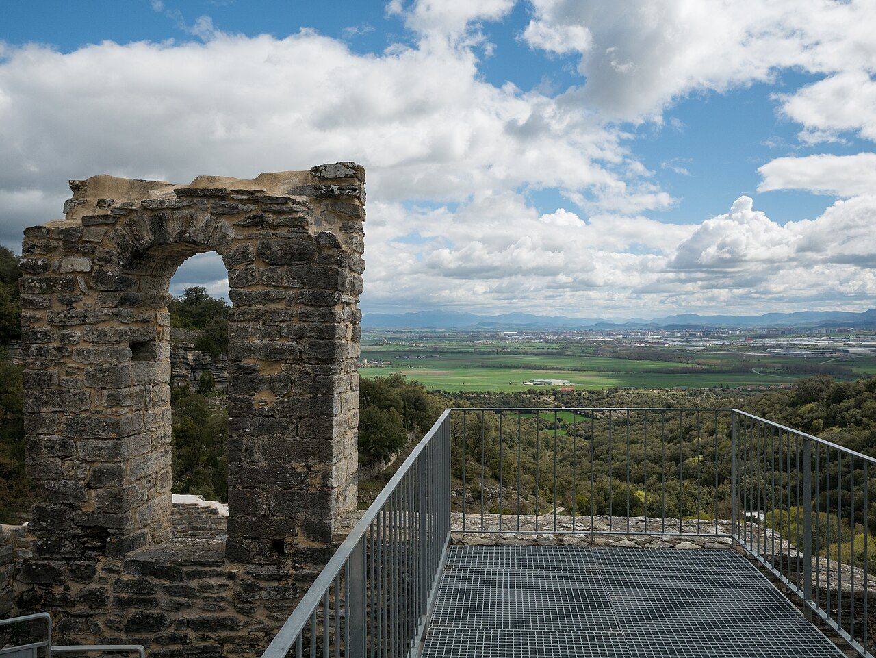 Vistas panorámicas desde un mirador del desfiladero de La Hermida