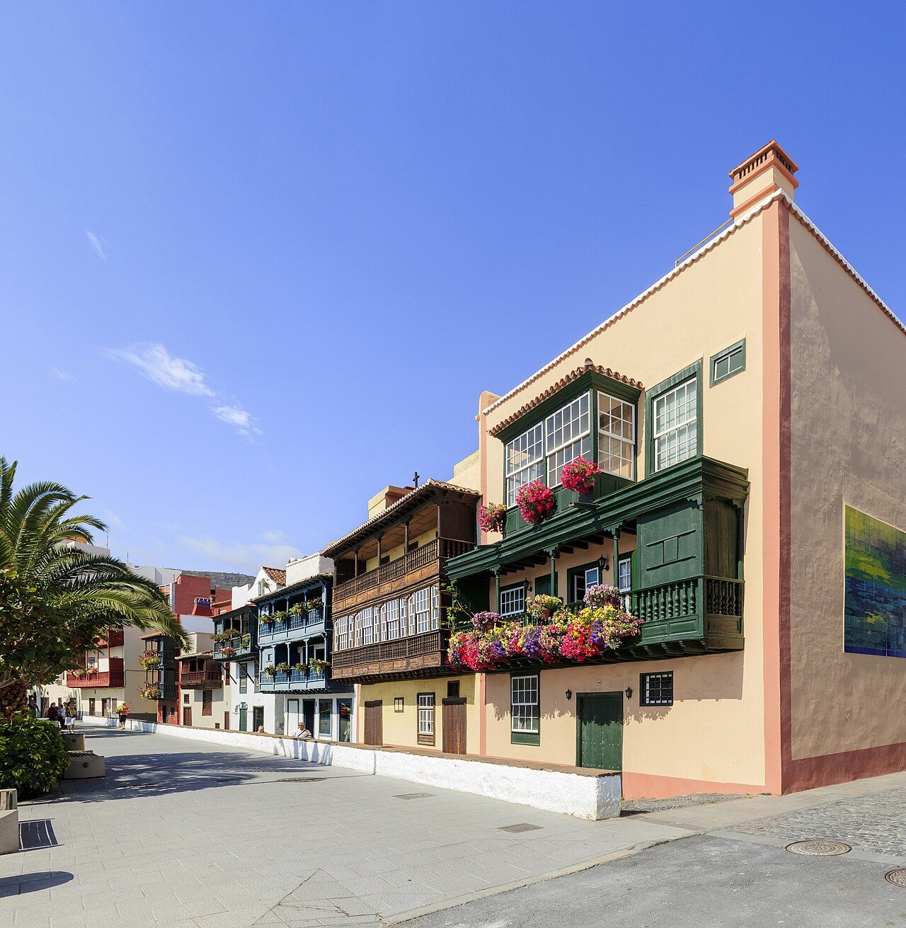 Casas coloniales con balcones de madera en Santa Cruz de La Palma