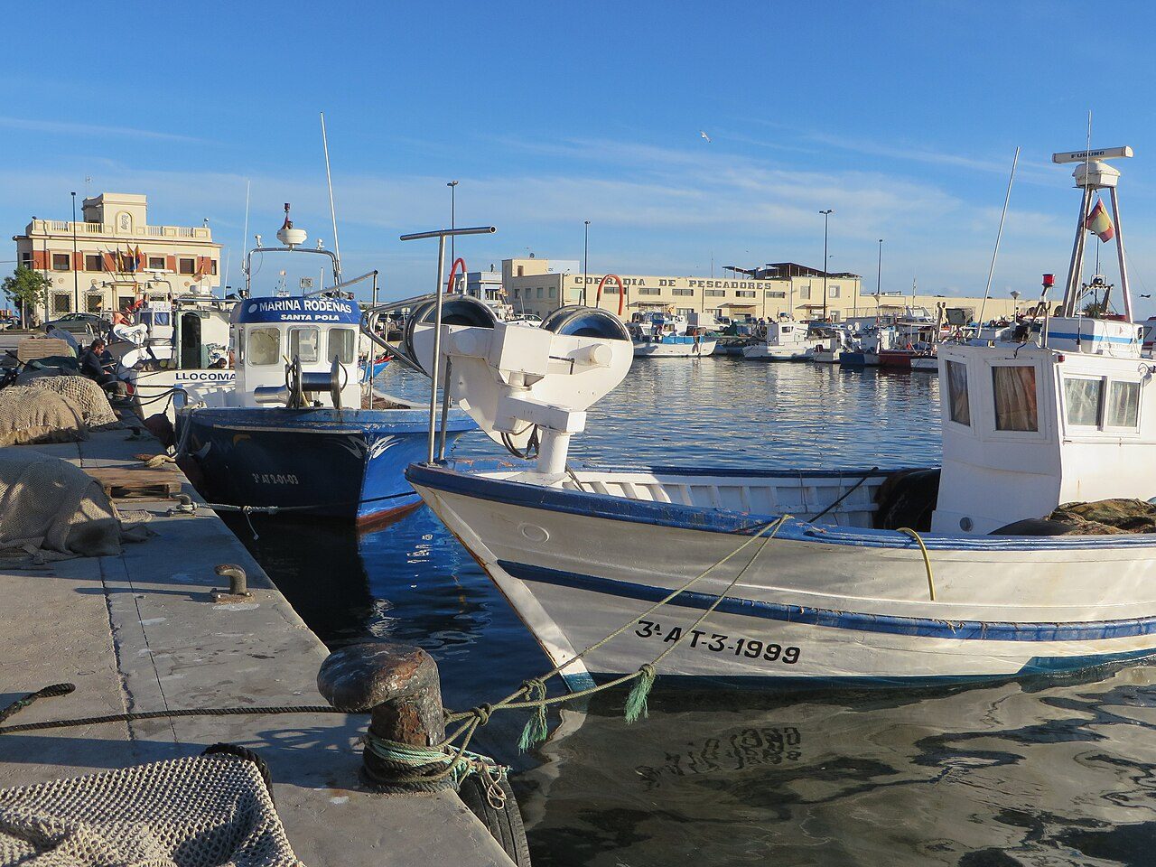 El puerto pesquero es la puerta de entrada a lo que ver en Santa Pola