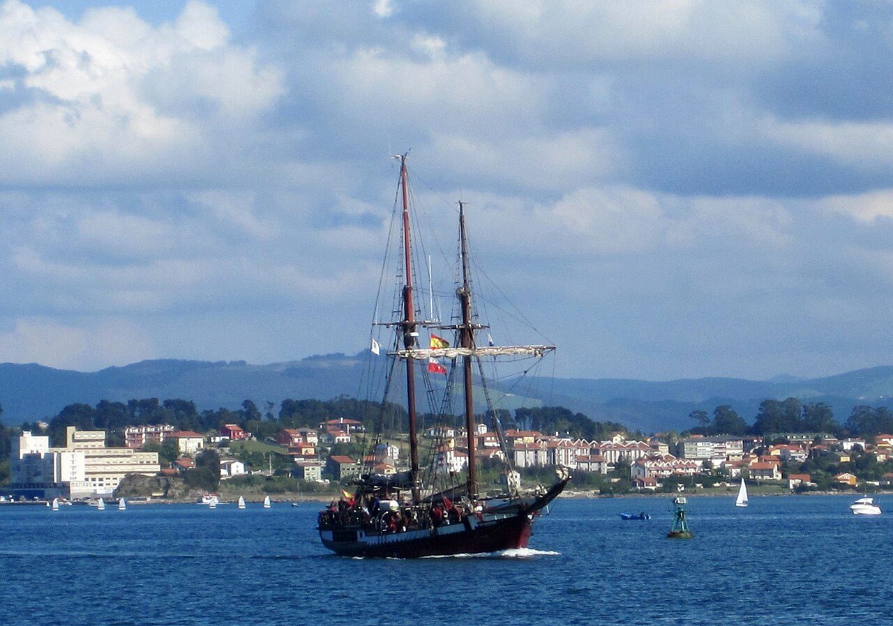 Tours y visitas guiadas en Santander junto a la bahía y el Paseo de Pereda.