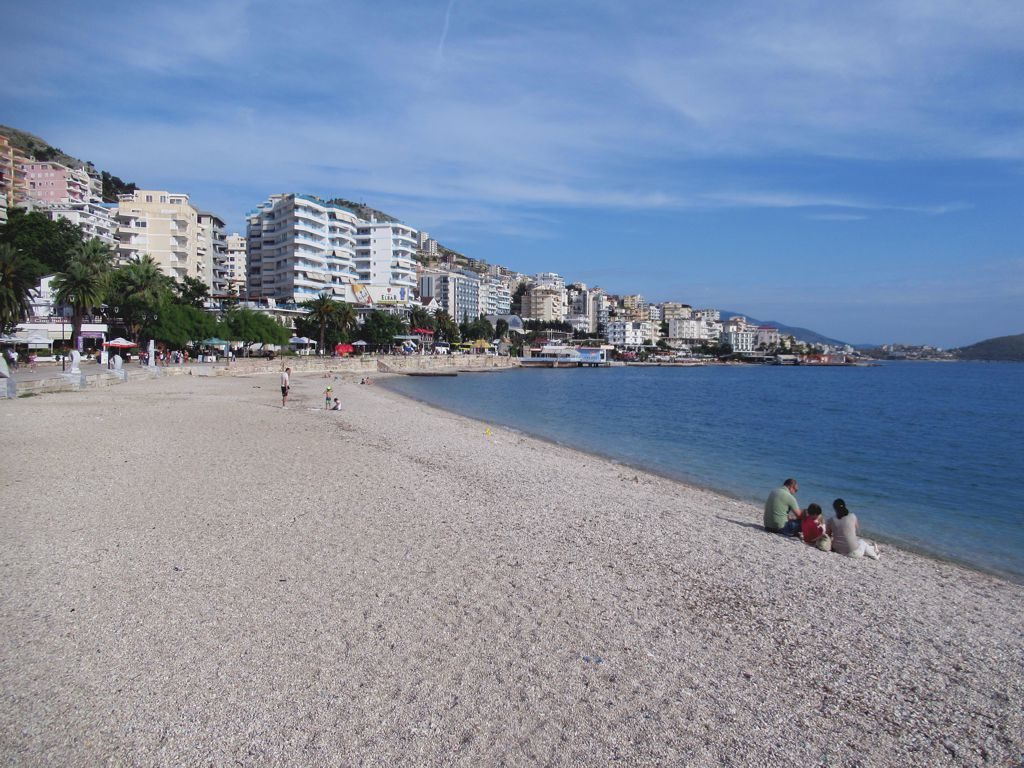 El paseo marítimo de Saranda, punto de partida para descubrir qué ver en la ciudad