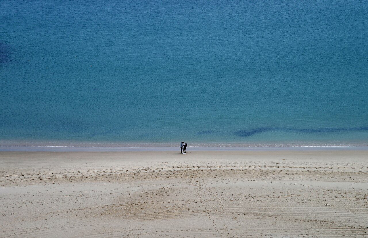 Vista del pueblo pesquero de Sesimbra, punto de partida para descubrir la Sierra de Arrábida