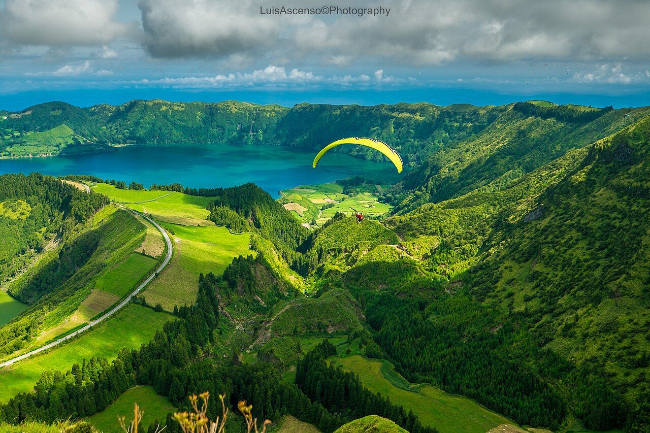 Los lagos volcánicos de Sete Cidades, la imagen más icónica de qué ver en Azores