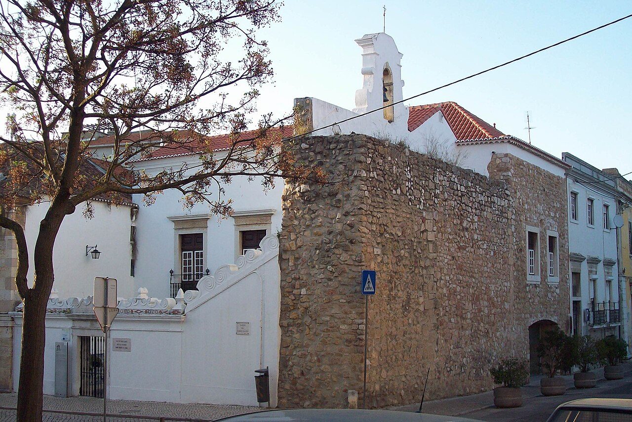 Calles del casco histórico, uno de los grandes atractivos de qué ver en Setúbal
