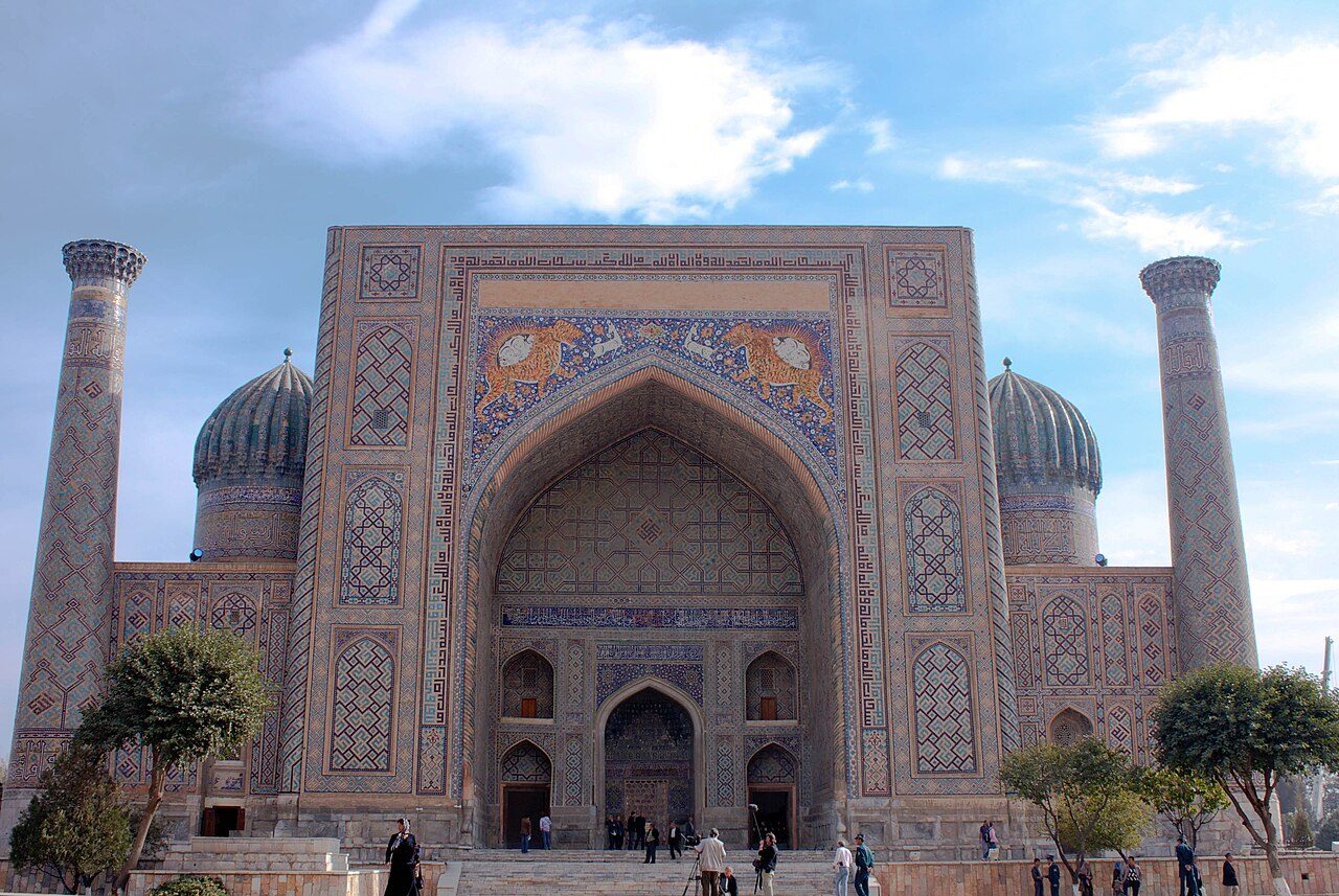 Detalle de la madraza Sher-Dor en el Registán de Samarcanda