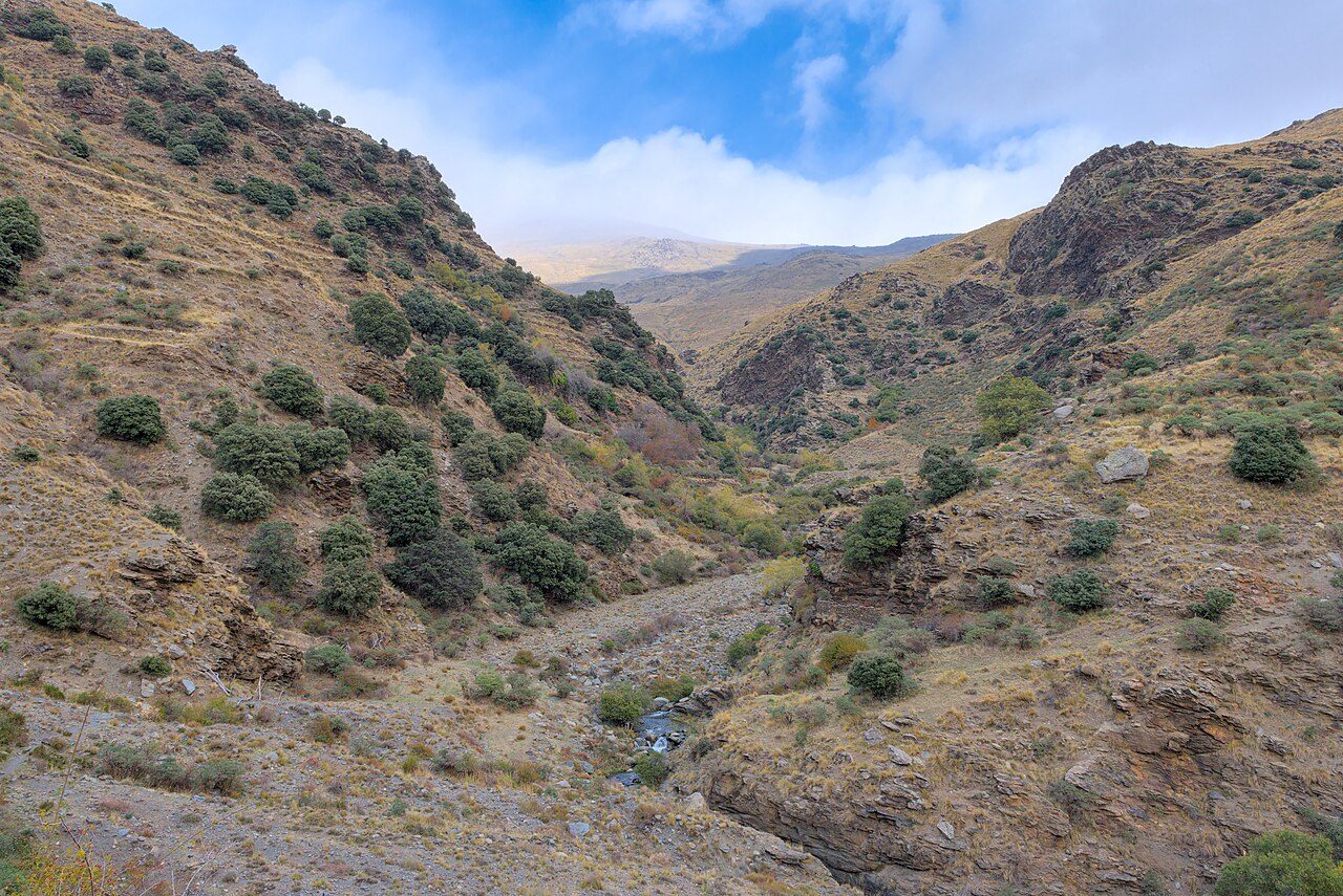 Rutas de senderismo por Sierra Nevada, una de las mejores cosas que hacer en Pampaneira