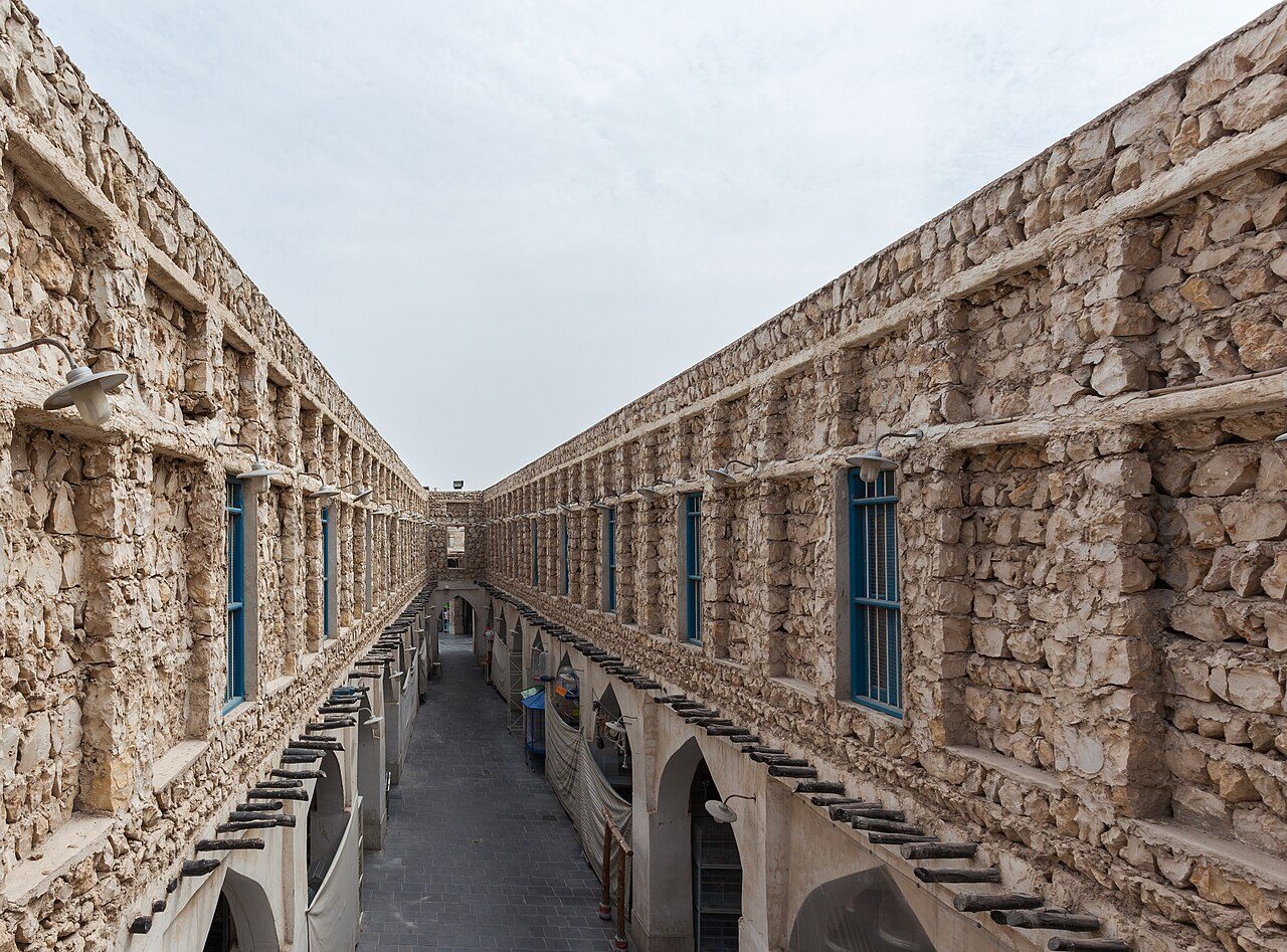 El ambiente nocturno del Souq Waqif, parada obligatoria en cualquier itinerario de qué ver en Doha