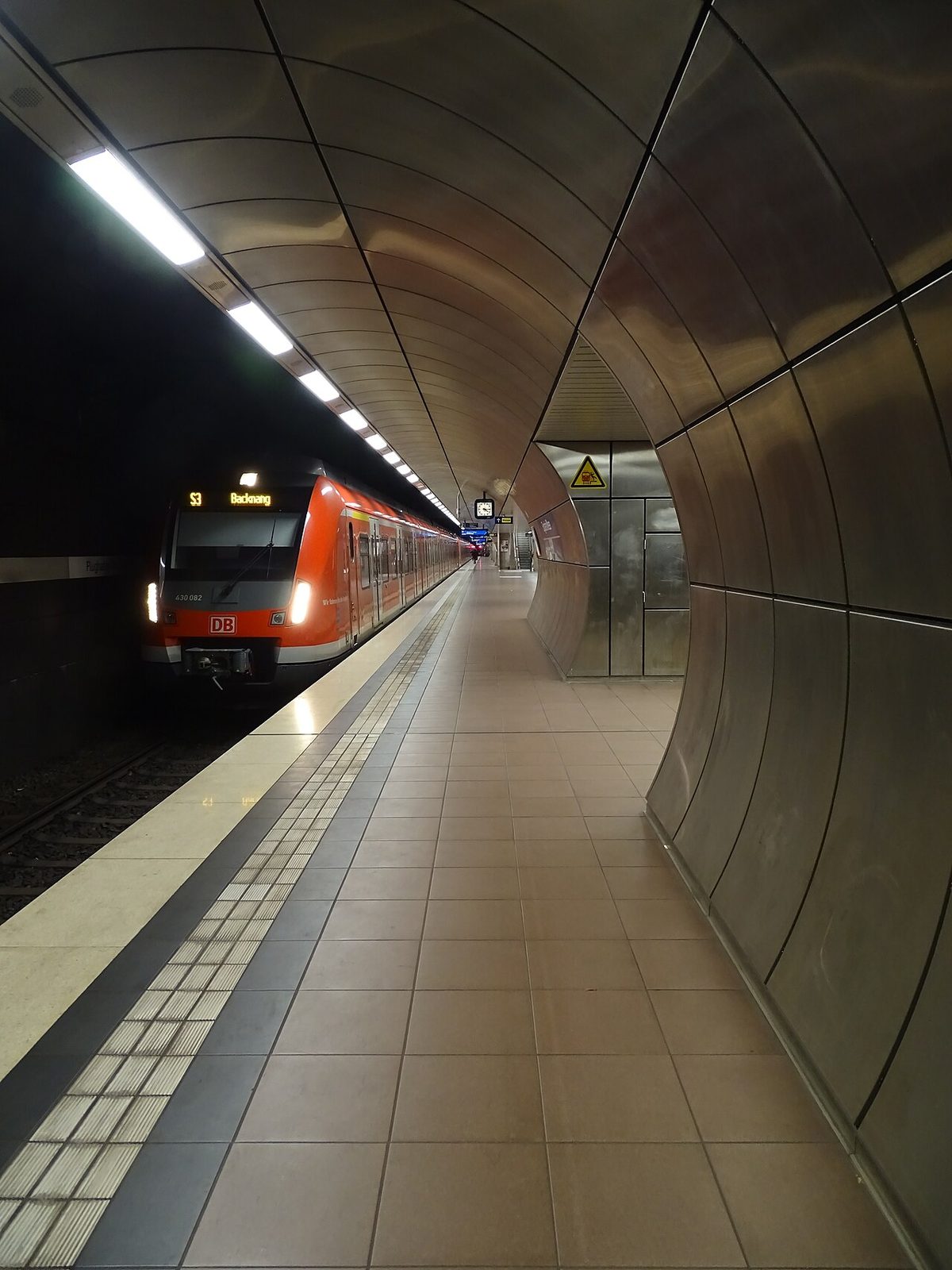 Del aeropuerto al centro de Stuttgart en tren, la forma más práctica de llegar