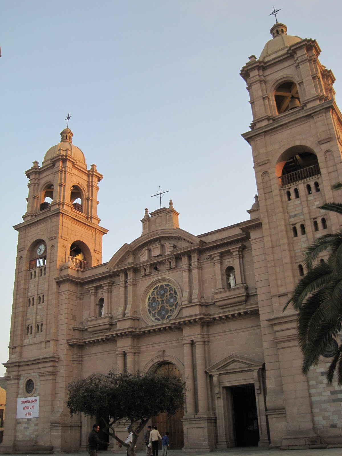 La Catedral en la Plaza de Armas, imprescindible que ver en Tacna