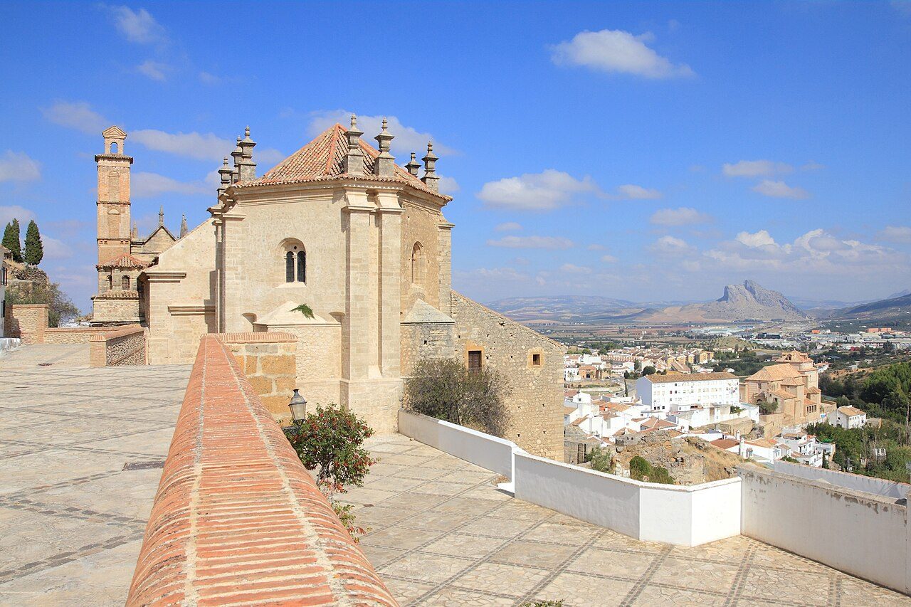 Iglesias de ladrillo rojizo, parte esencial de qué ver en Antequera