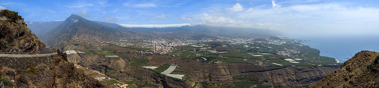 Cruceros y barcos en Tazacorte: navegando por la costa oeste de La Palma