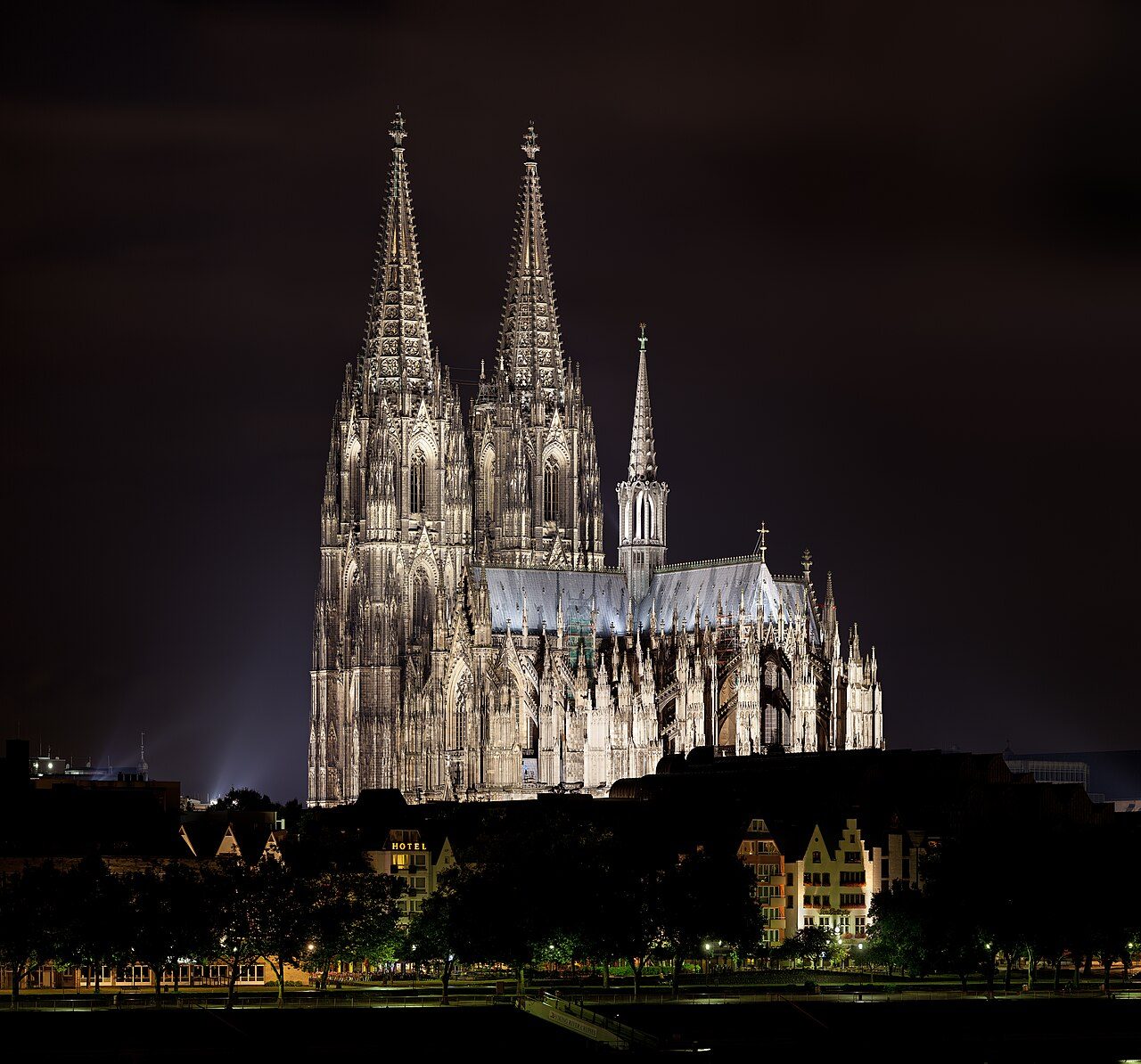 La imponente fachada gótica de la Catedral de Colonia, el gran imprescindible que ver en Colonia