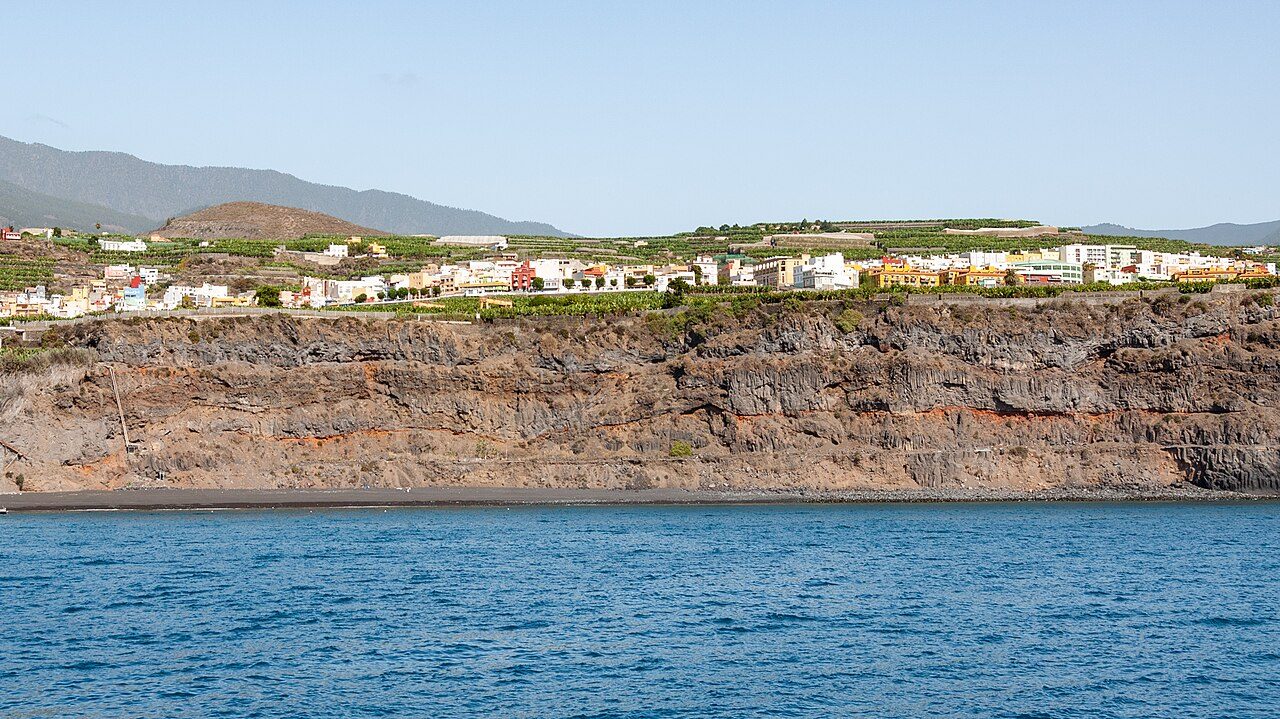 Vista del pueblo de Tazacorte, uno de los imprescindibles que ver en La Palma