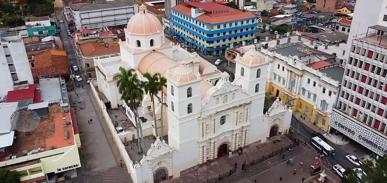 La Catedral de San Miguel, parada obligada de qué ver en Tegucigalpa