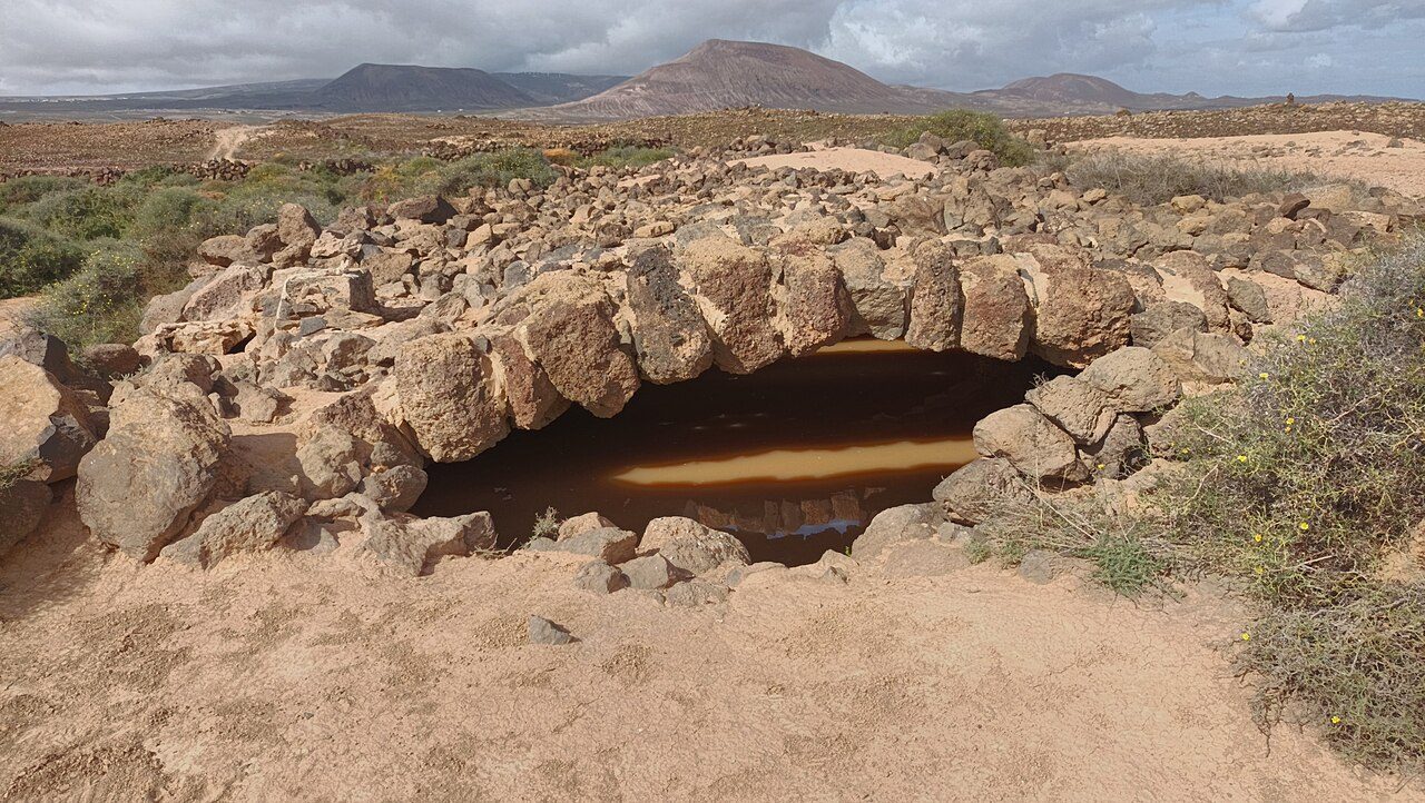 Calles blancas del casco histórico de Teguise, la antigua capital de Lanzarote