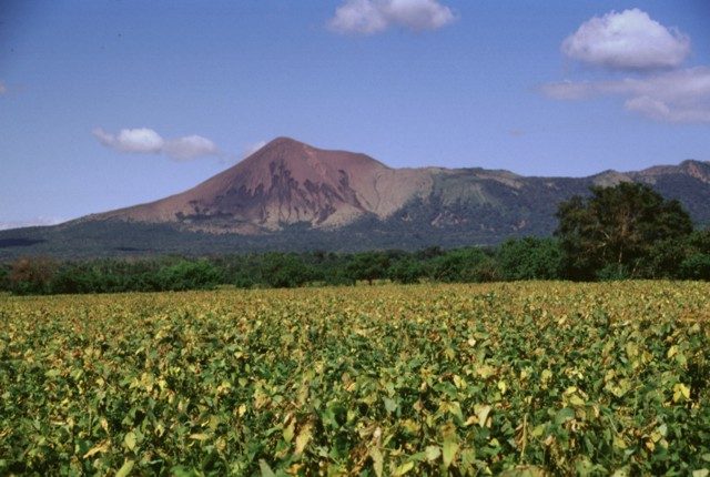 Senderismo volcánico, uno de los grandes atractivos que ver en León Nicaragua