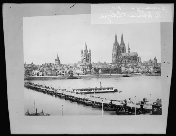 Panorámica de Colonia con la catedral y el río Rin al atardecer