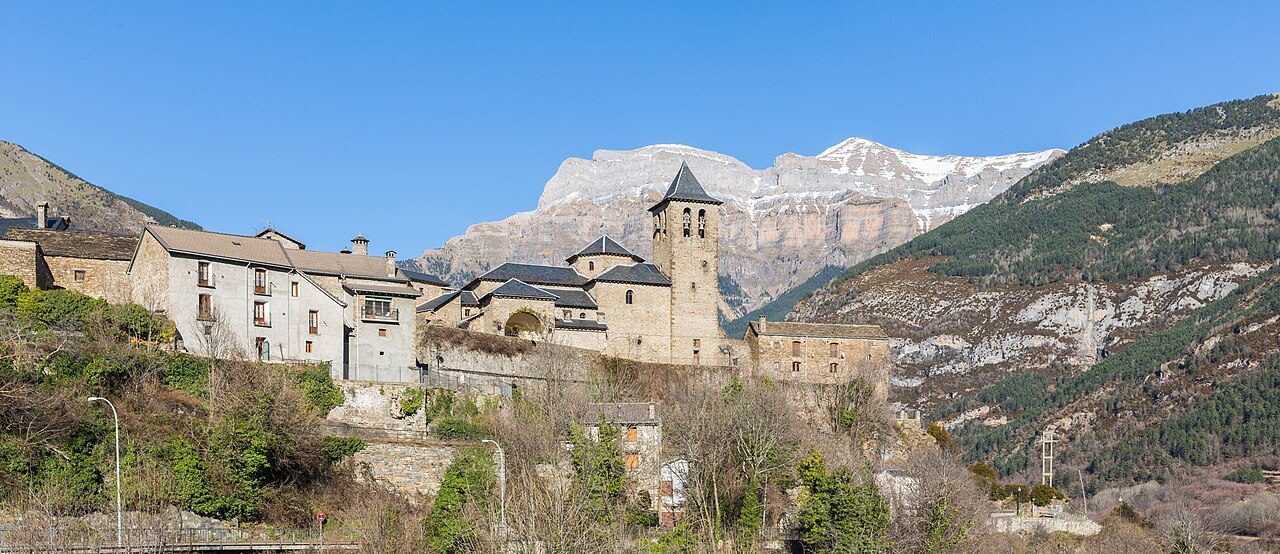 Vistas del pueblo de Torla, la puerta de entrada a Ordesa en el Pirineo aragonés
