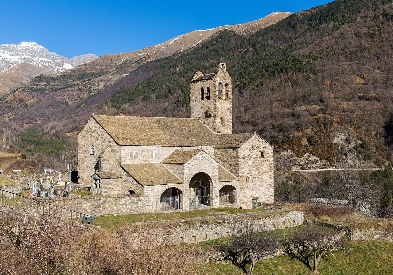 Vistas del pueblo de Torla, la puerta de entrada a Ordesa en el Pirineo aragonés