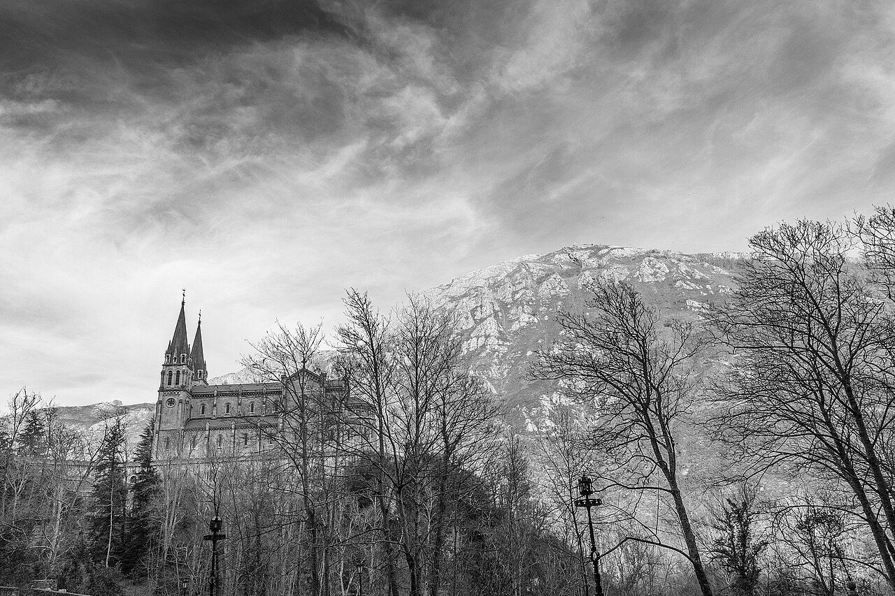 La basílica de Covadonga, parada obligatoria cerca de Cangas de Onís