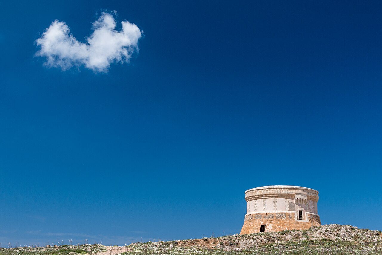 La Torre de Fornells, mirador natural sobre la bahía del pueblo