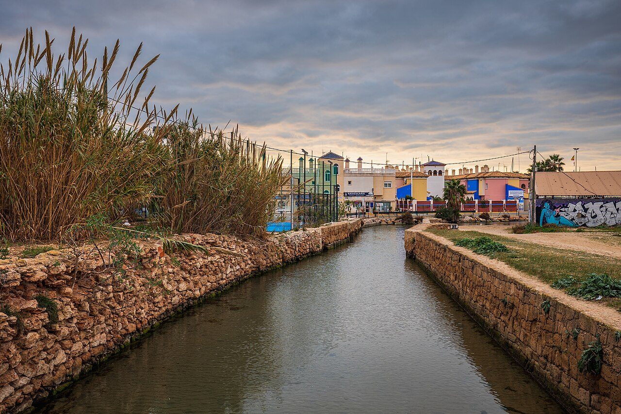 Paseo por el puerto, una de las mejores entradas y museos en Torrevieja para toda la familia.
