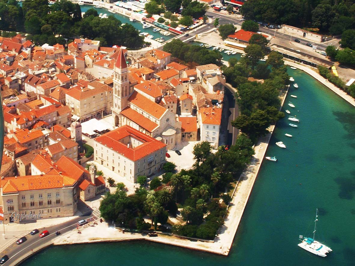 Vista del casco histórico de Trogir, lo primero que hay que ver en Trogir al llegar