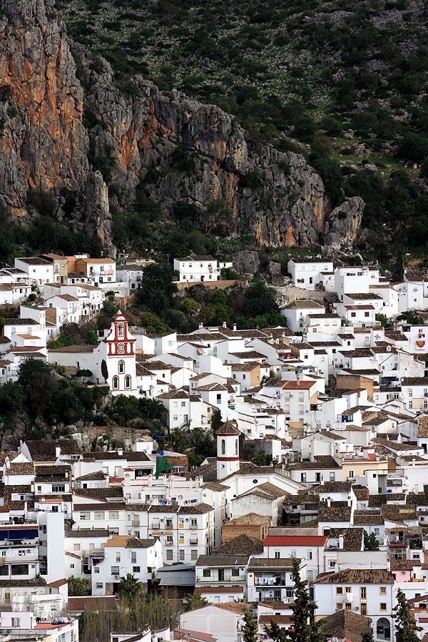 Qué ver en Ubrique: sus casas blancas trepando por la ladera de la sierra