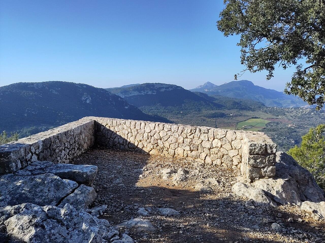 Vistas desde el mirador de Miranda des Lledoners, uno de los rincones con mejores panorámicas de Valldemossa