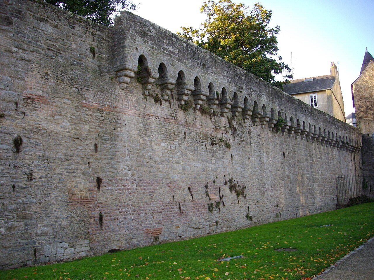 Las murallas y el puerto, dos imprescindibles que ver en Vannes