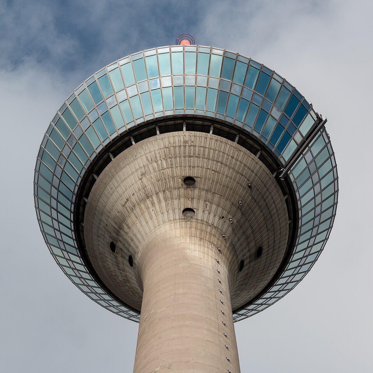 El moderno puerto de Düsseldorf, una de las mejores excursiones cercanas a Colonia