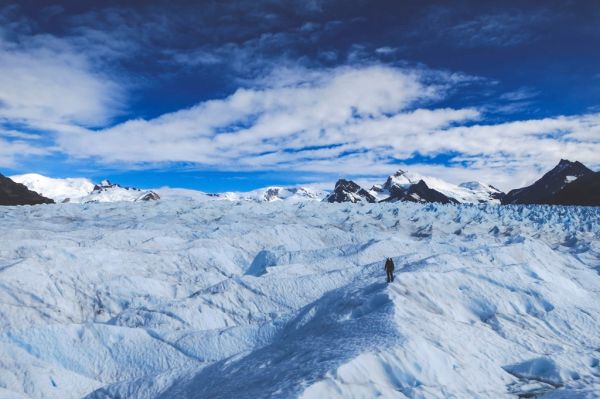 Vistas del Lago Argentino desde El Calafate, punto de partida para ver los glaciares