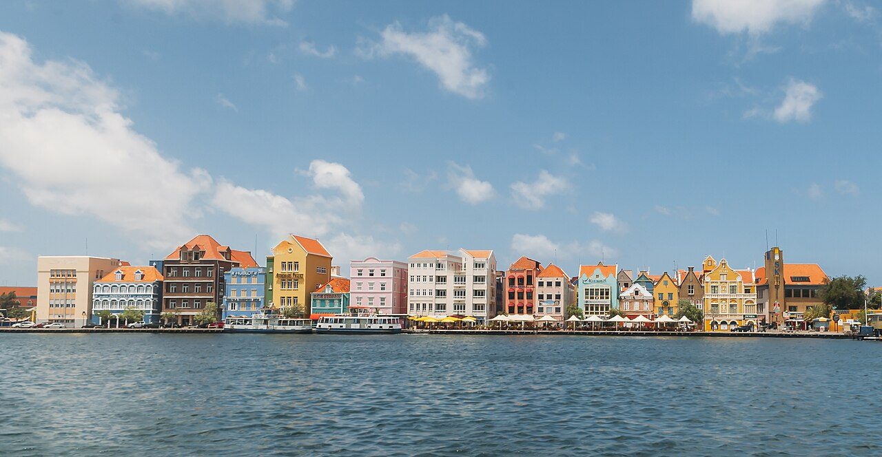 Las fachadas de colores de Willemstad, lo primero que hay que ver en Curazao