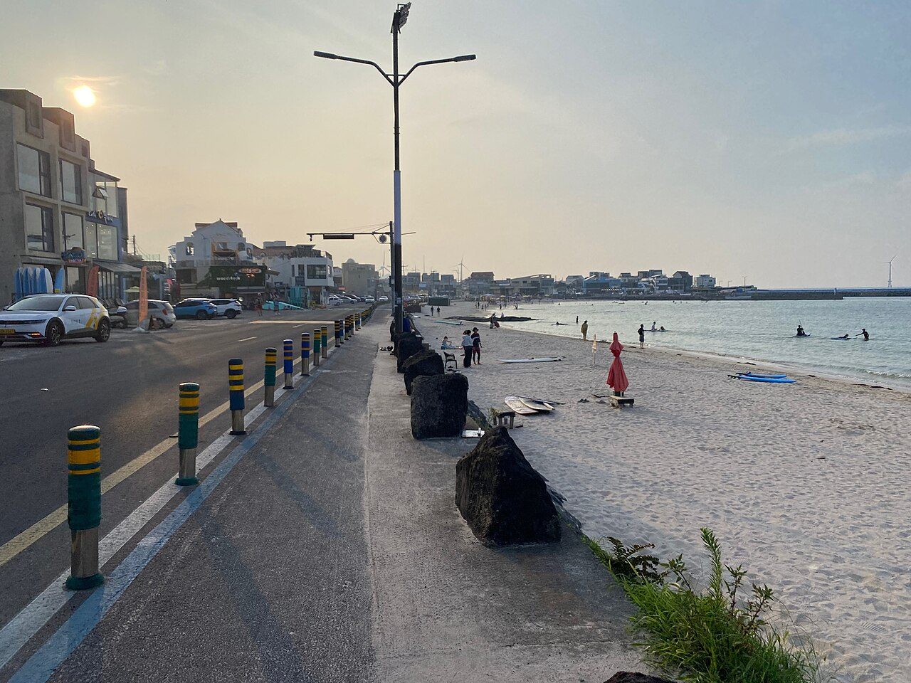 La playa de Woljeongri, imprescindible que ver en Jeju para amantes del mar y el café