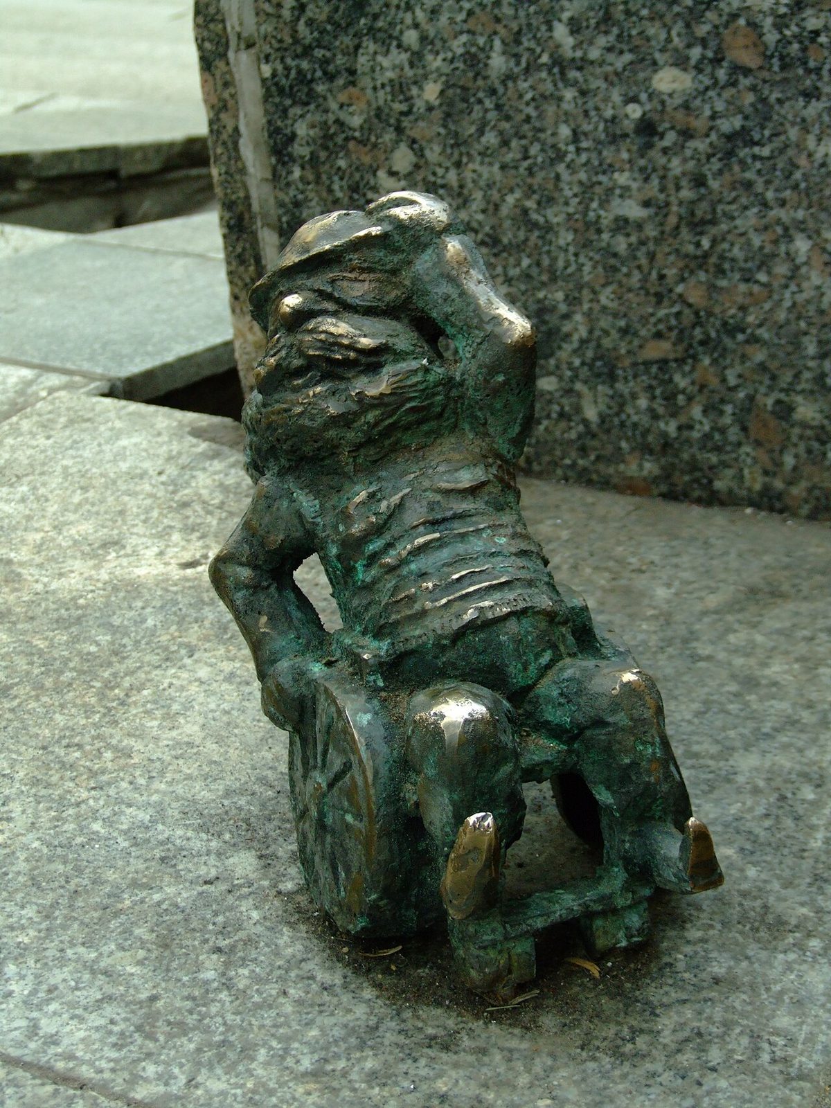 Uno de los más de 400 gnomos que ver en Breslavia por sus calles