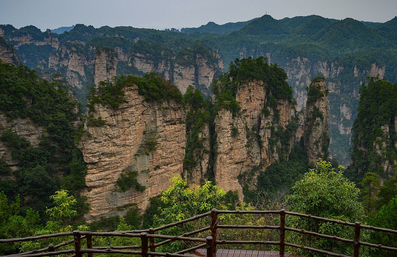 Los pilares de piedra del Parque Forestal Nacional de Zhangjiajie, las montañas de Avatar