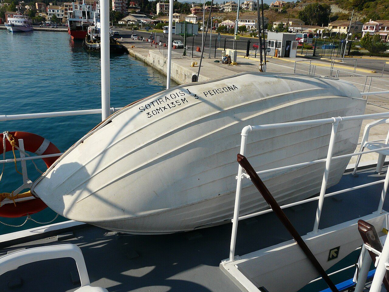 Cruceros y barcos en Corfu rumbo a las cuevas azules de Paxos