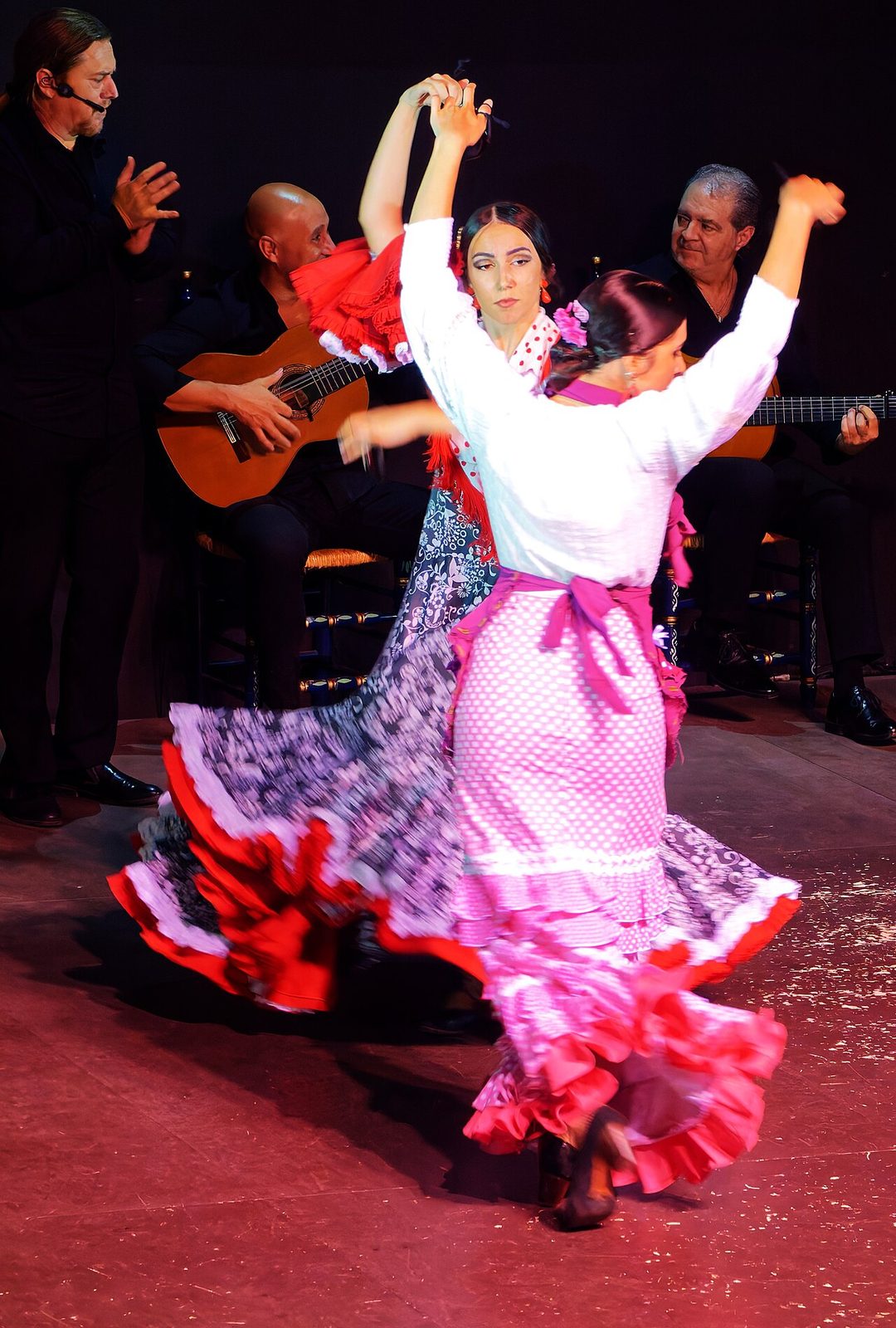 Espectáculo flamenco en Sevilla: cante y baile en un tablao de Triana