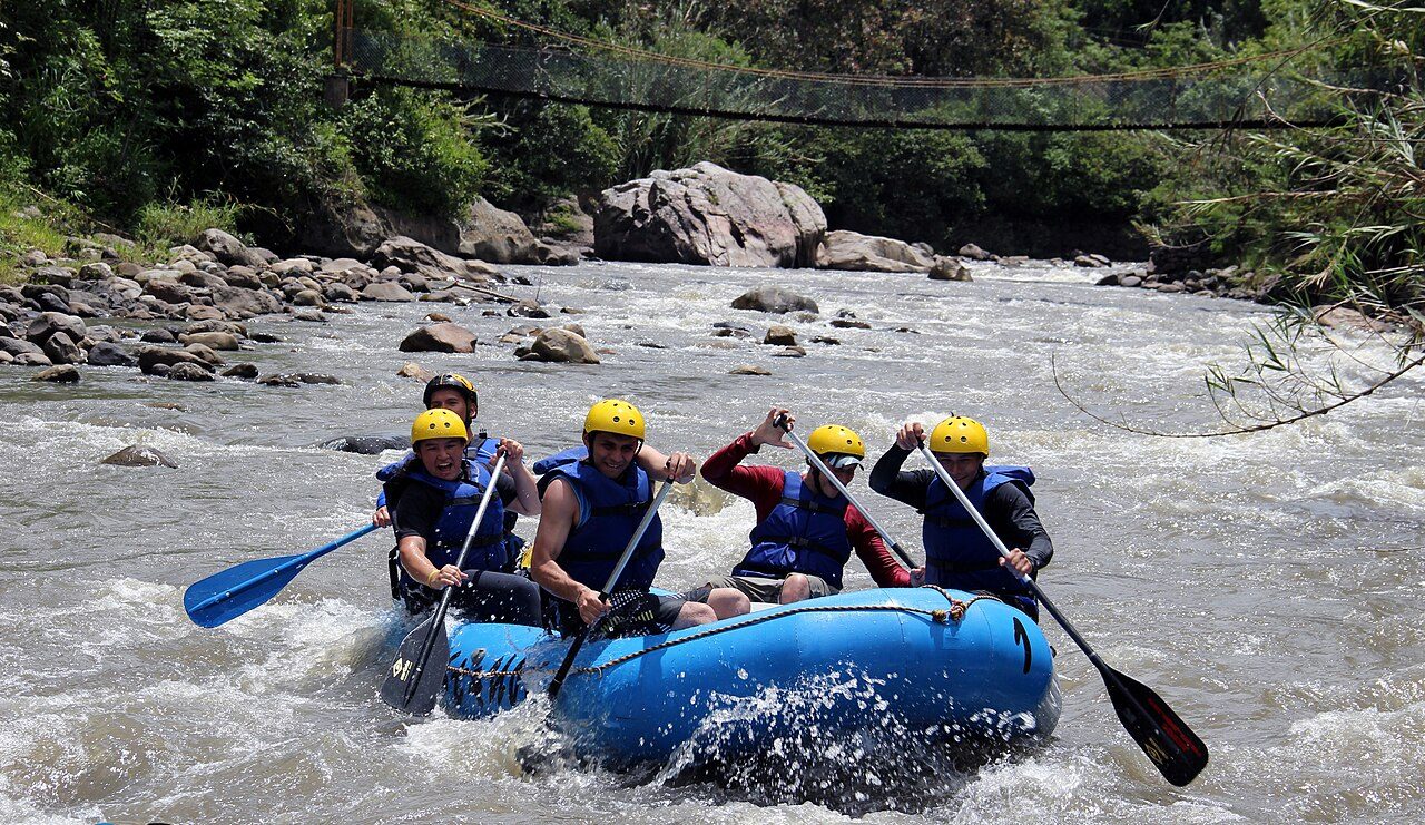 El rafting por el Cañón de los Almadenes, el plan estrella de qué hacer en Calasparra.