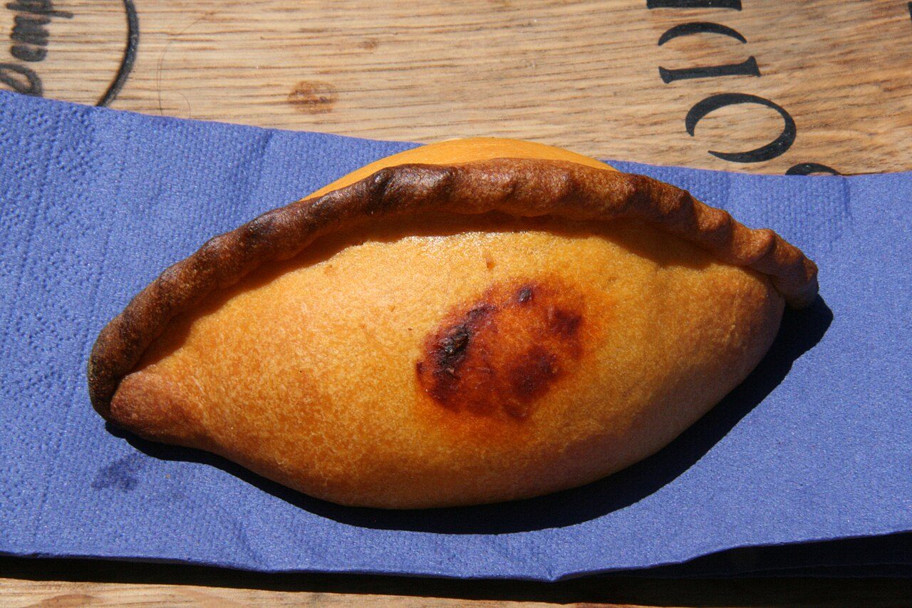 Las salteñas, imprescindibles para reponer fuerzas mientras recorres Potosí