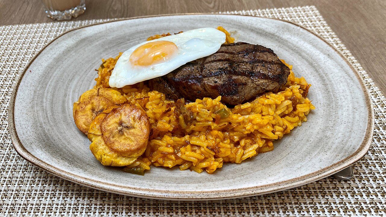 Las salteñas, imprescindibles para reponer fuerzas mientras recorres Potosí