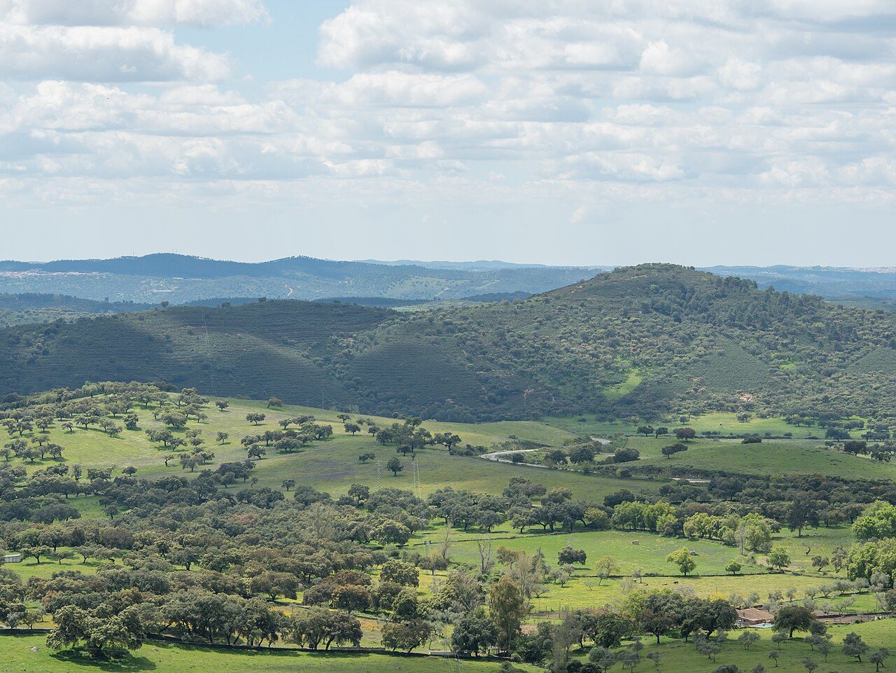 El castillo de Aracena coronando la sierra onubense.