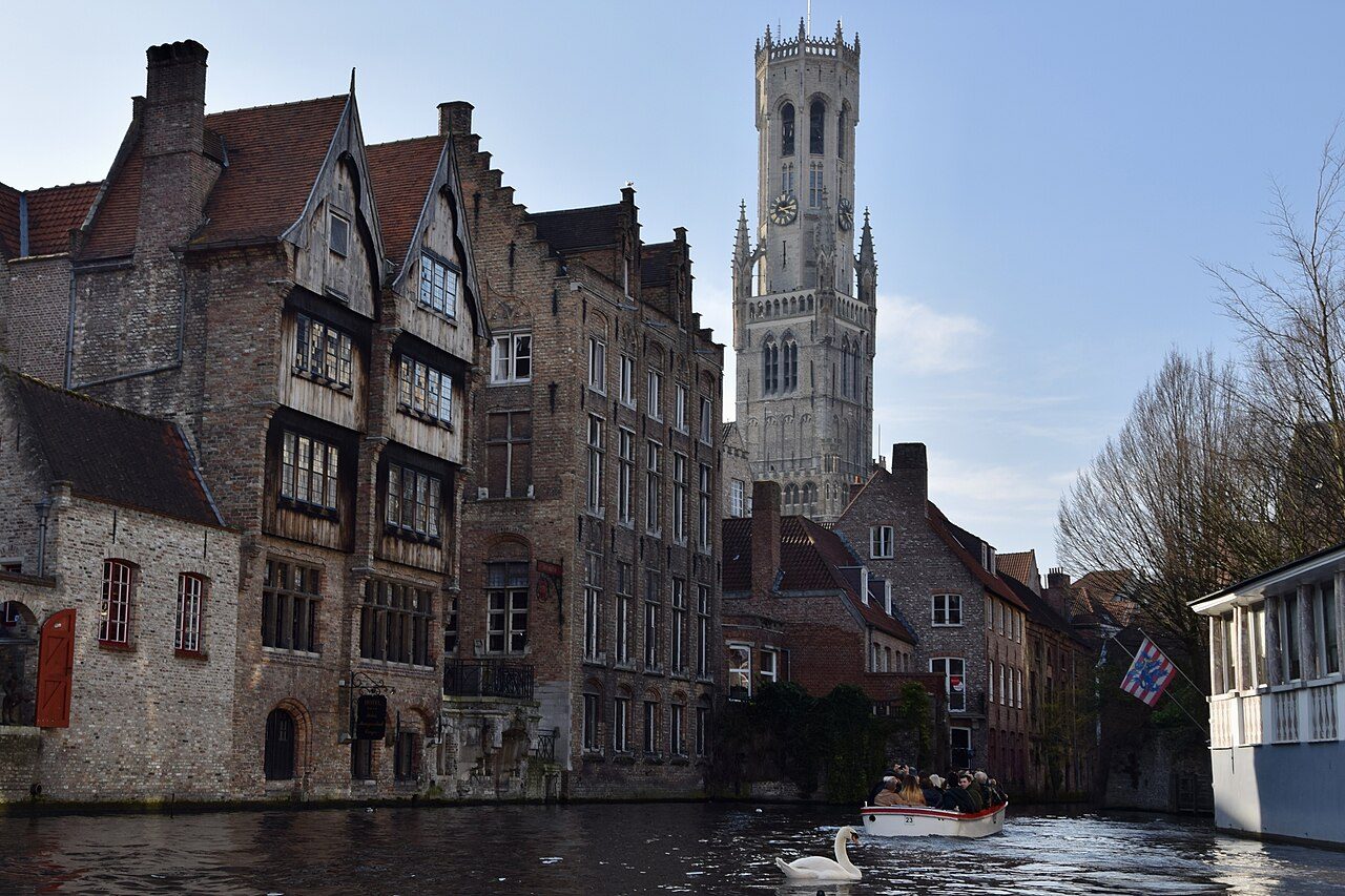 Los canales de Brujas al atardecer, el rincón más fotografiado de la ruta.