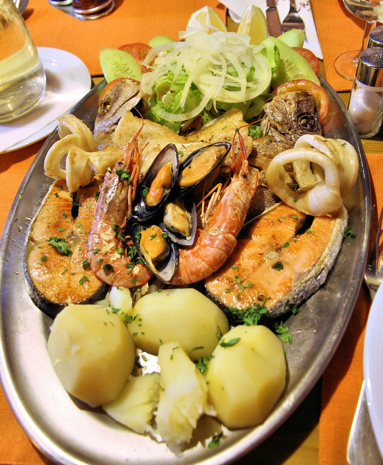 El pescado a la brasa, hilo conductor de buena parte del viaje.