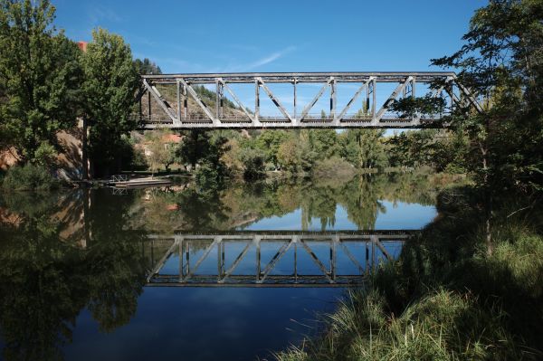 El puente sobre el Duero en Tordesillas, una de las estampas más agradecidas para pasear con niños.
