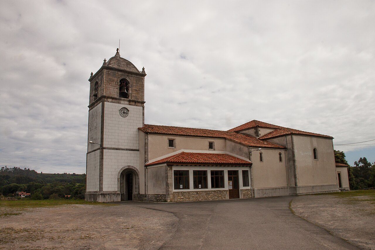 Los Cubos de la Memoria del puerto de Llanes, un clásico que engancha a los peques.